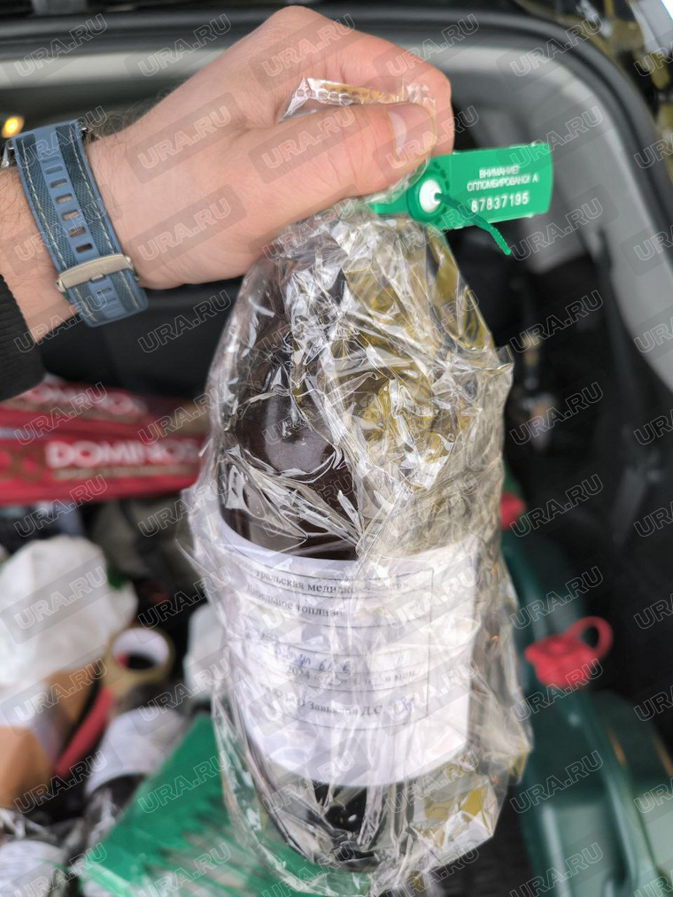 Все пробы топлива были отобраны в присутствии общественника, опломбированы и переданы в независимую лабораторию
Дмитрий Завьялов @ URA.RU