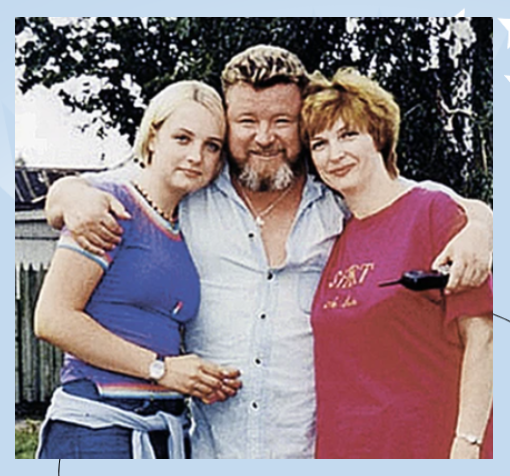 Михаил Евдокимов с женой и дочкой/ фото https://www.kp.ru