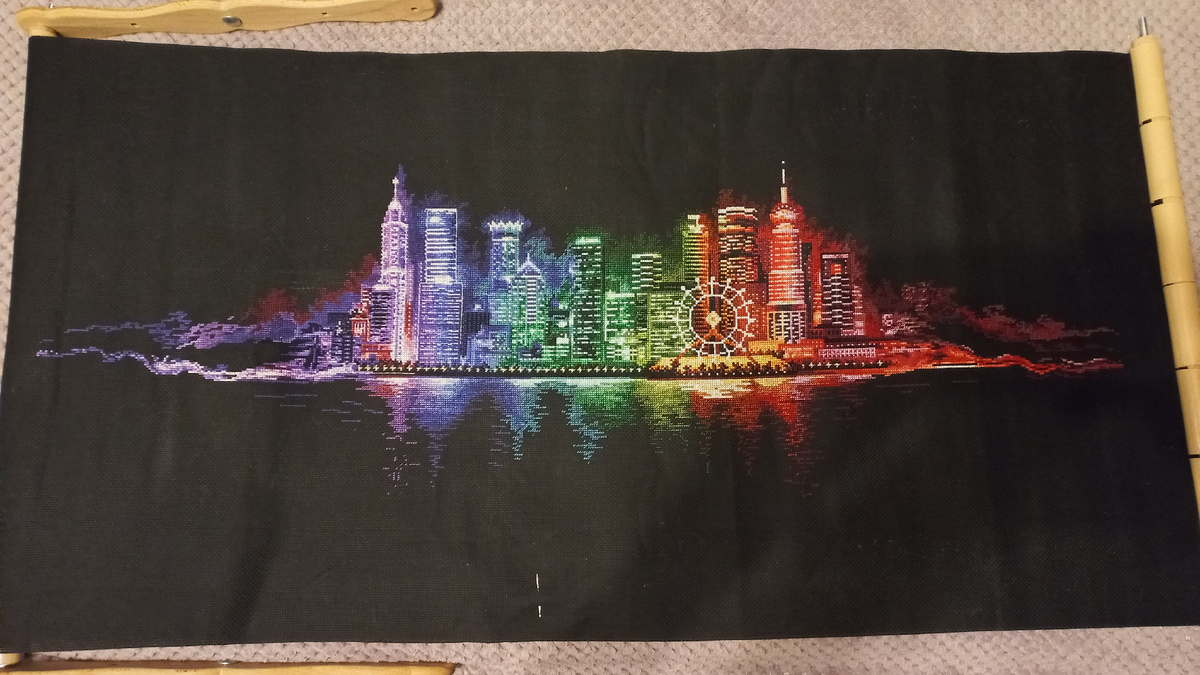 Фрагмент вышивки по набору от фирмы Сделай своими руками Н-16 "Ночной город"