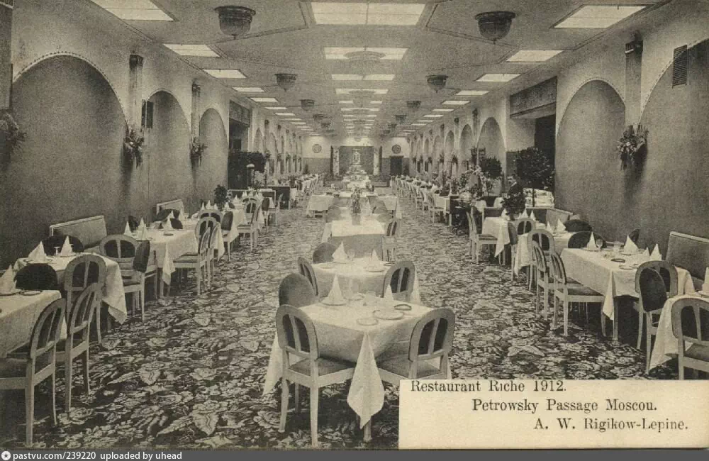 Зал ресторана "Риш" в Петровском пассаже, 1912. С сайта www.pastvu.com.
