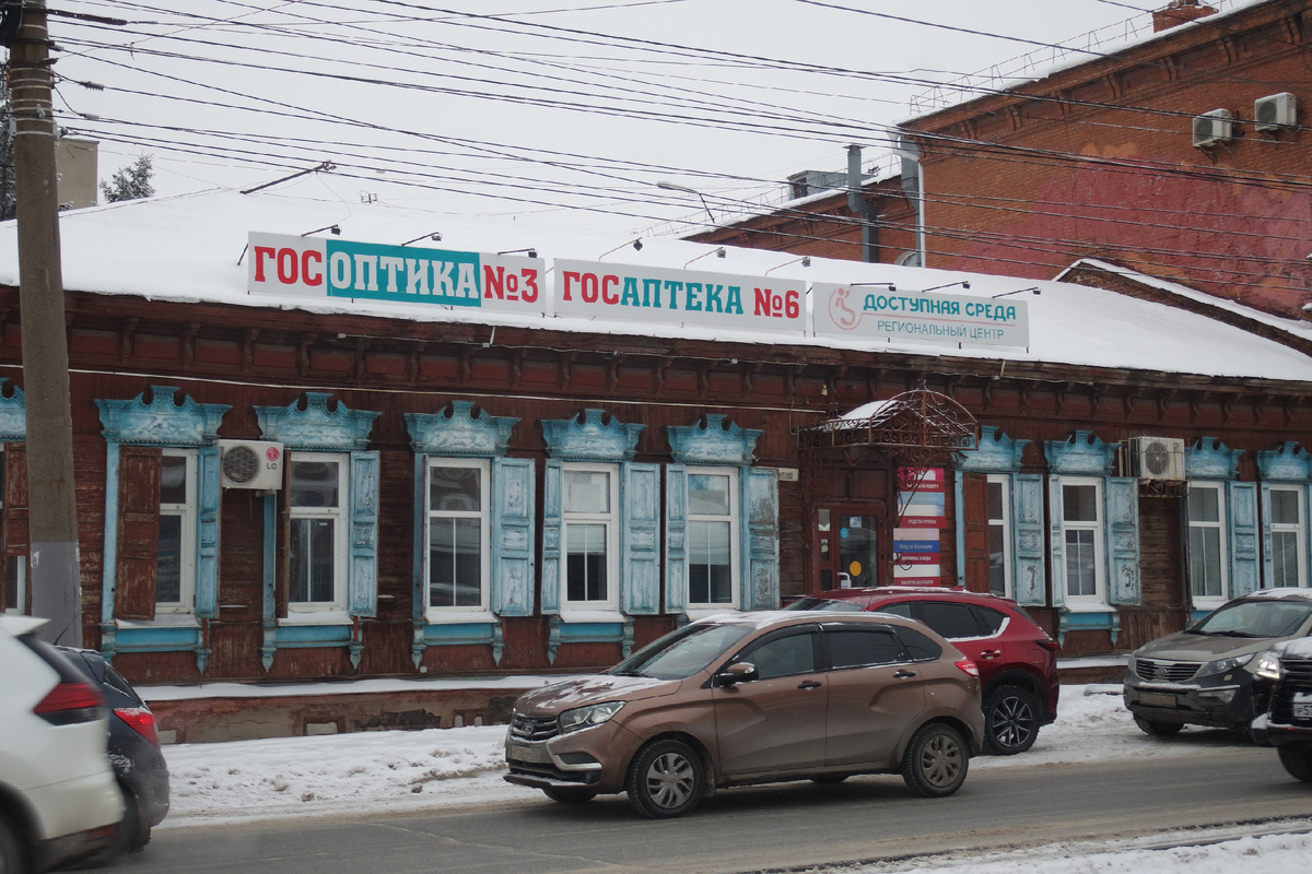 38-ой дом очень красивый... люблю сочетание небесно-голубого с красно-коричневым