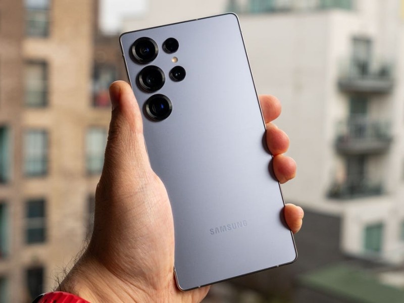    Журналисты испытали экраны Samsung Galaxy S25 Ultra и других флагманов