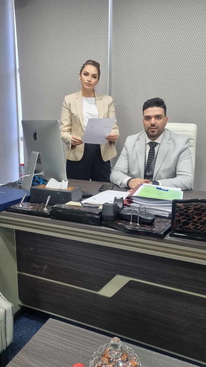 С нашим главным юристом Мохаммедом в Дубае.