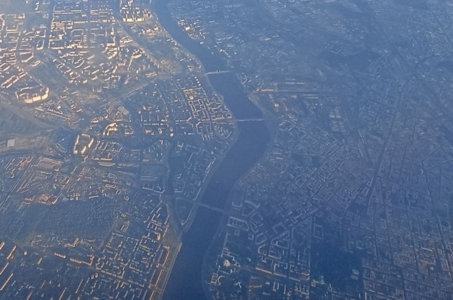    Петербург. Вид из иллюминатора самолёта. Фото:  АиФ/ Татьяна Швецова