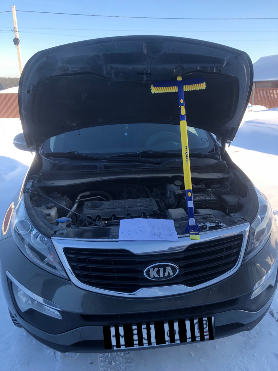 Клюшку снимать не стал, но для установки она мешает, пожтому взял на помощь щетку для снега)))