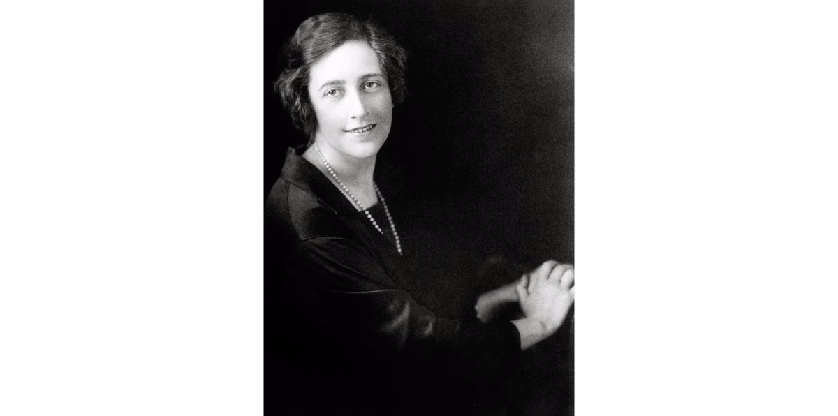 Агата Кристи — самая известная писательница детективного жанра в истории. Но её собственная жизнь тоже полна загадок. В 1926 году она исчезла на 11 дней. Это вызвало шок у поклонников и бурную реакцию в СМИ. Полиция и общественность искали её, пытаясь понять, что произошло.