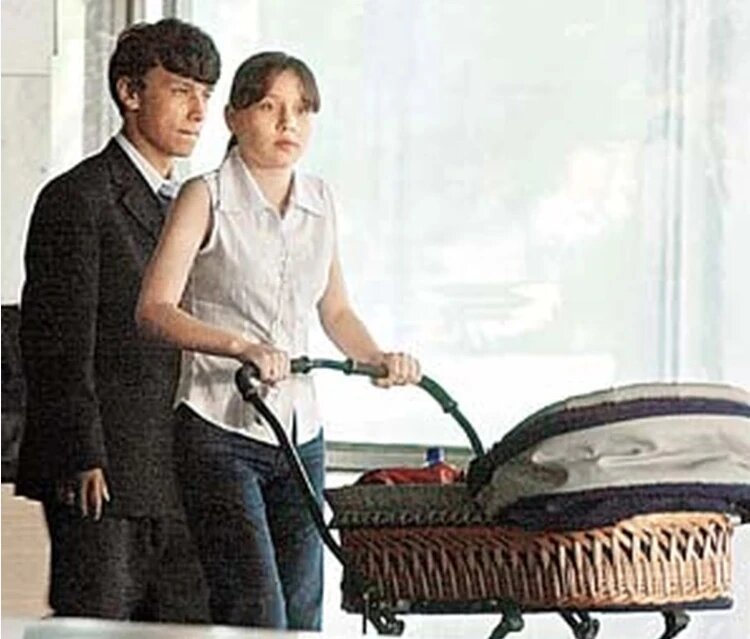 Валя, Хабиб и маленькая Амина в коляске.