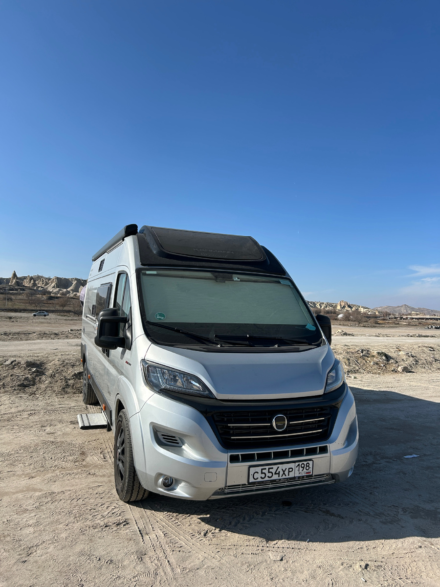 Фото утром следующего дня, вся машина в пыли)