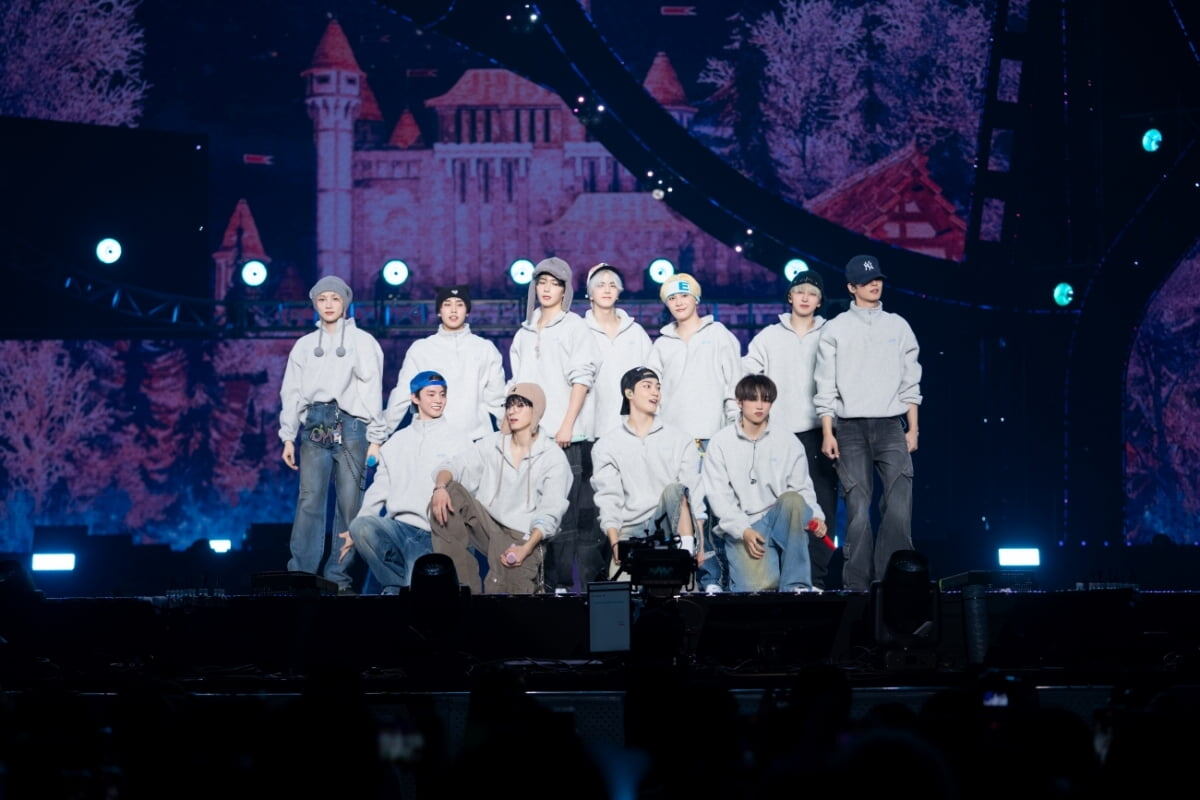 THE BOYZ / Фото = ONE HUNDRED