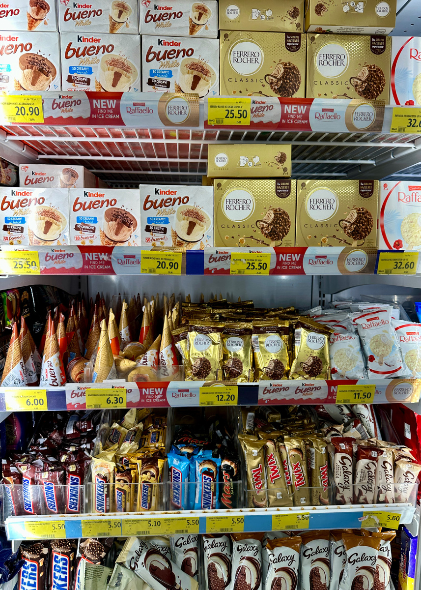 Часть ассортимента мороженного в гипермаркете Carrefour (Дубай)