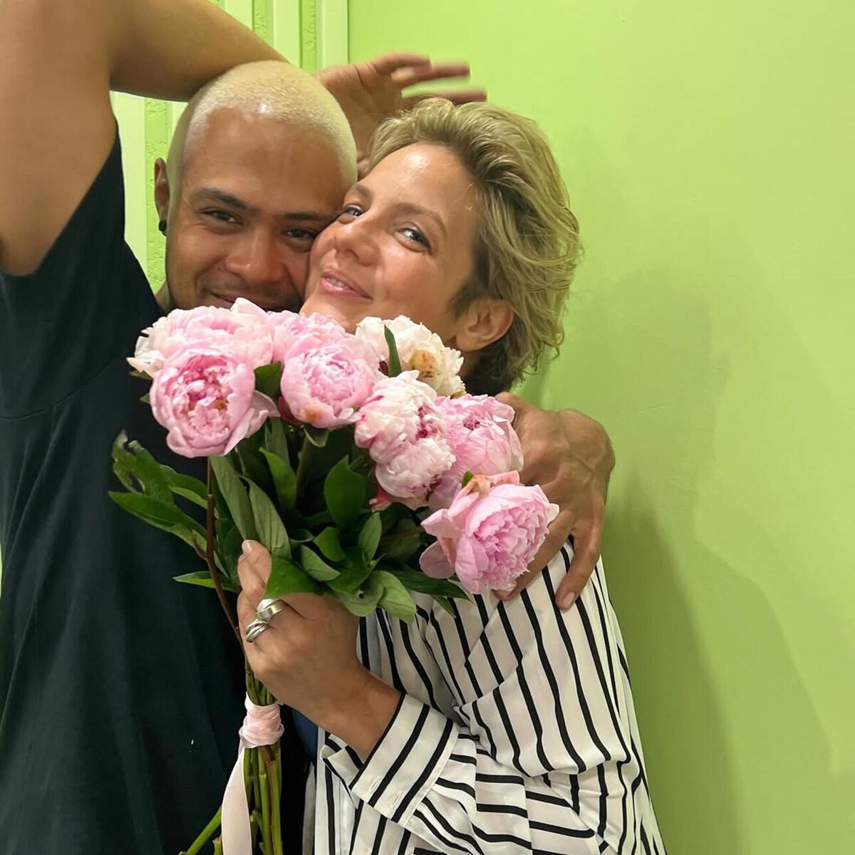    Энтони Родд с женой Социальные сети