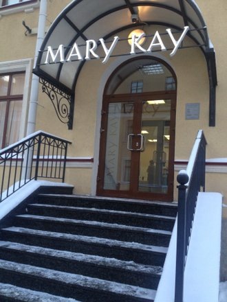 Вход в офис компании на Чернышевской, Санкт-Петербург, источник из интернета https://zoon.ru/spb/shops/tsentr_zakazov_po_katalogam_mary_kay_na_metro_chernyshevskaya/