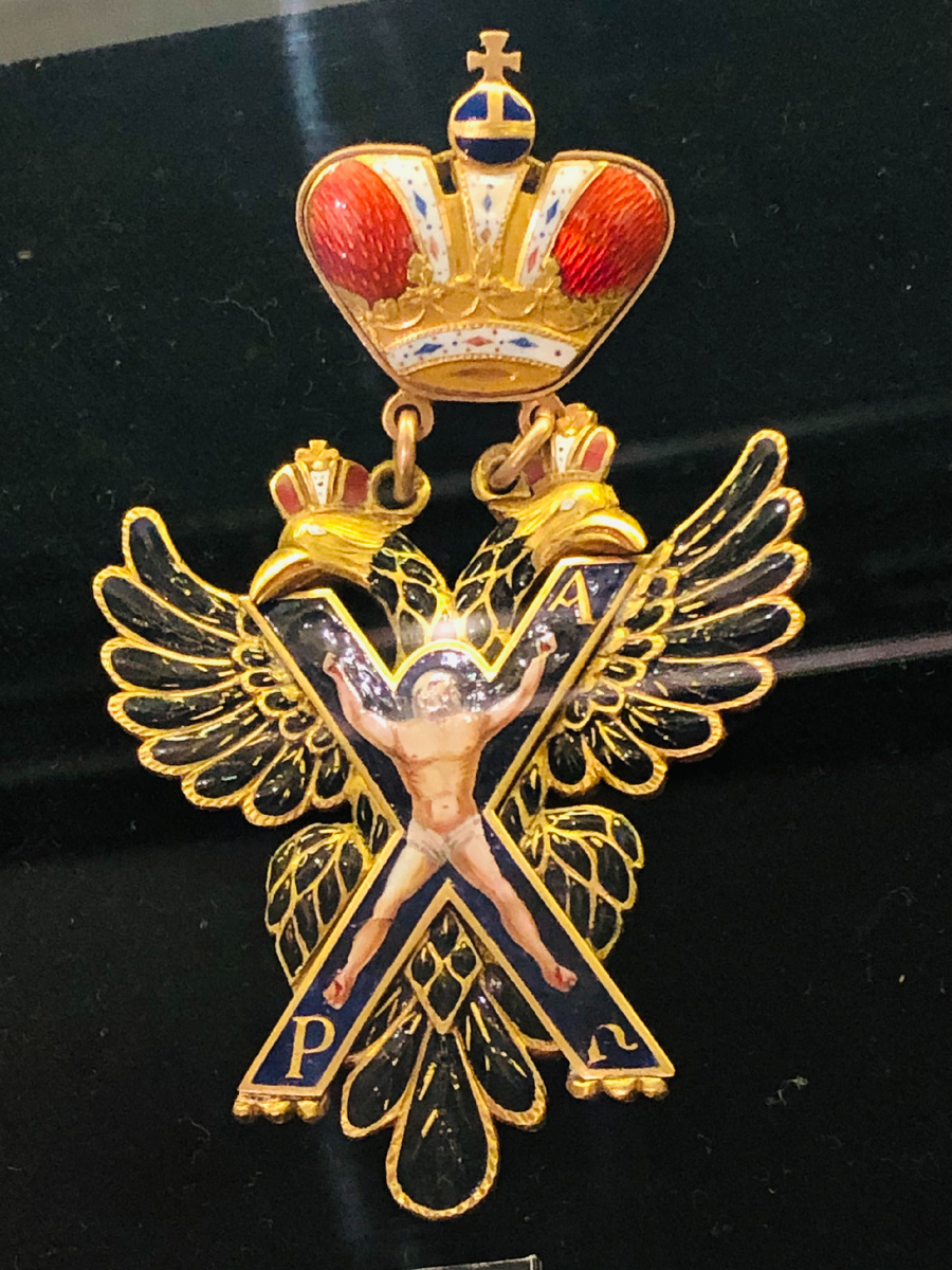 Знак ордена Святого апостола Андрея Первозванного. Россия. Начало 19 века. Золото, эмаль. Ювелир М.Арнд. Принадлежал императору Наполеону.