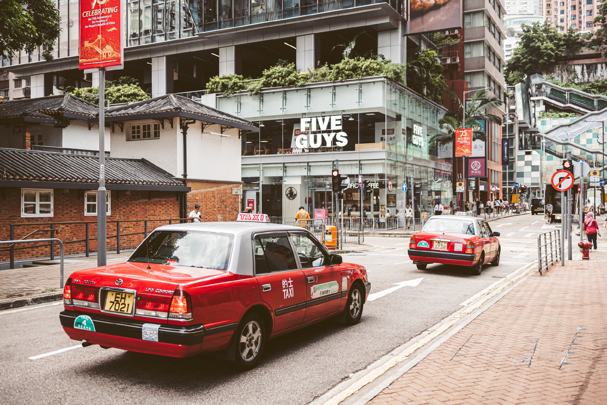 Гонконгское такси - красная тойота. Символ города!