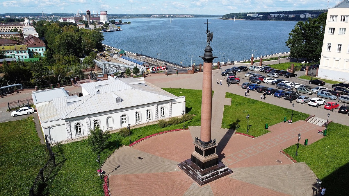 Михайловская колонна https://ru.wikipedia.org/wiki/%D0%9C%D0%B8%D1%85%D0%B0%D0%B9%D0%BB%D0%BE%D0%B2%D1%81%D0%BA%D0%B0%D1%8F_%D0%BA%D0%BE%D0%BB%D0%BE%D0%BD%D0%BD%D0%B0