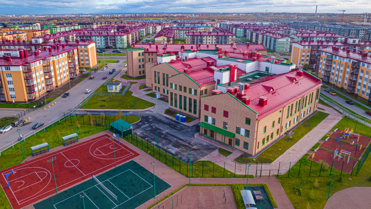 Проект комплексного развития территории площадью 316 га реализует специализированный застройщик «Терминал-Ресурс». В его составе – малоэтажные жилые комплексы «Образцовые кварталы». Также девелопер возводит необходимую социальную инфраструктуру.