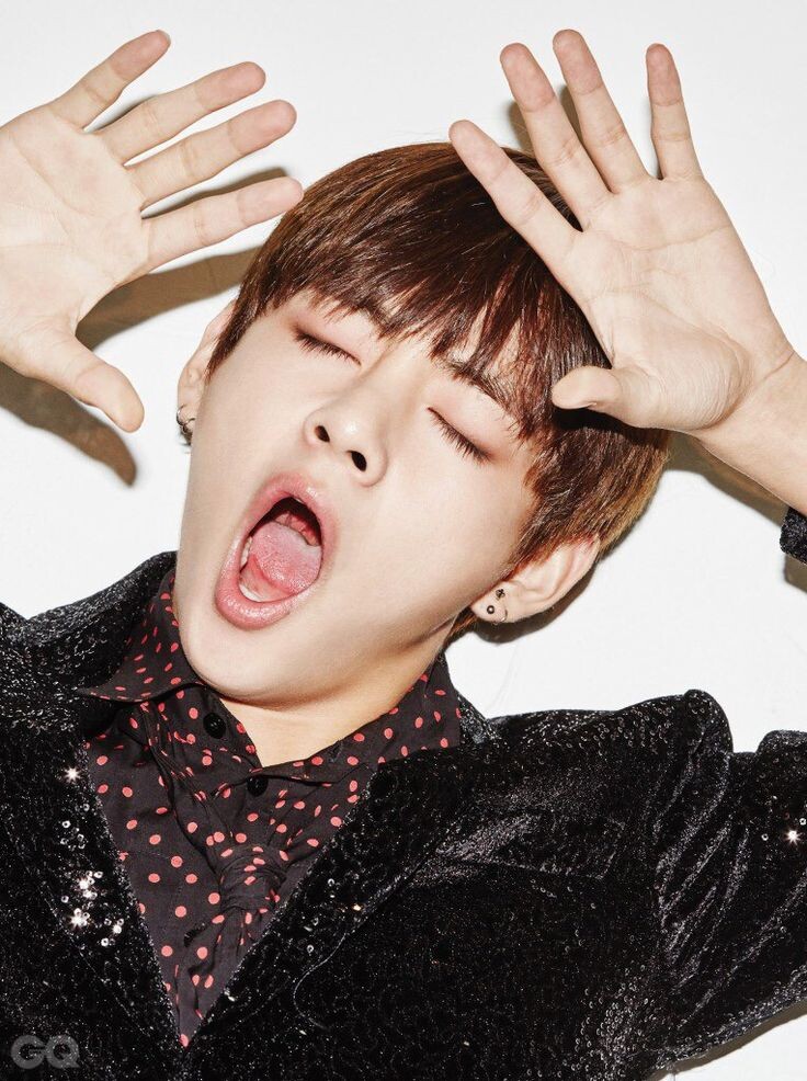 На ком меня только не женили  ... только что не на собаках ...