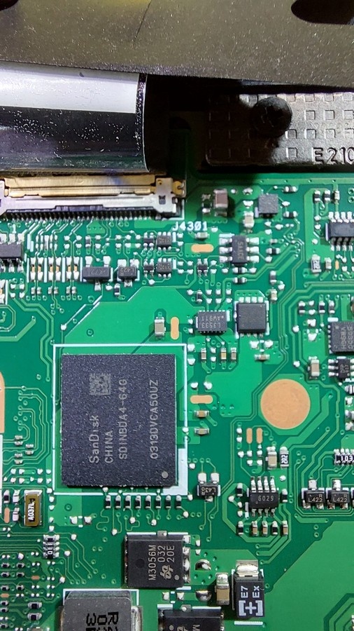 Эмми пора уходить.