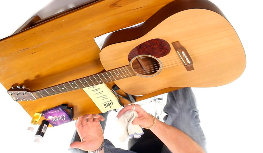 Гитарный уход очень важен, чтобы гитара была чистенькой, красивой и на ней было приятно играть