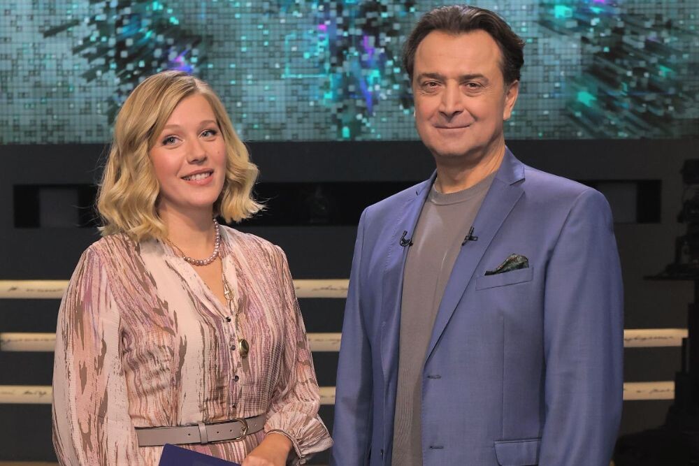 Карина заменила Алёну Бабенко, теперь она новая ведущая проекта "Жди меня"