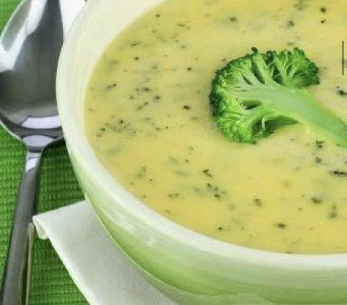 Крем суп из брокколи и шпината.