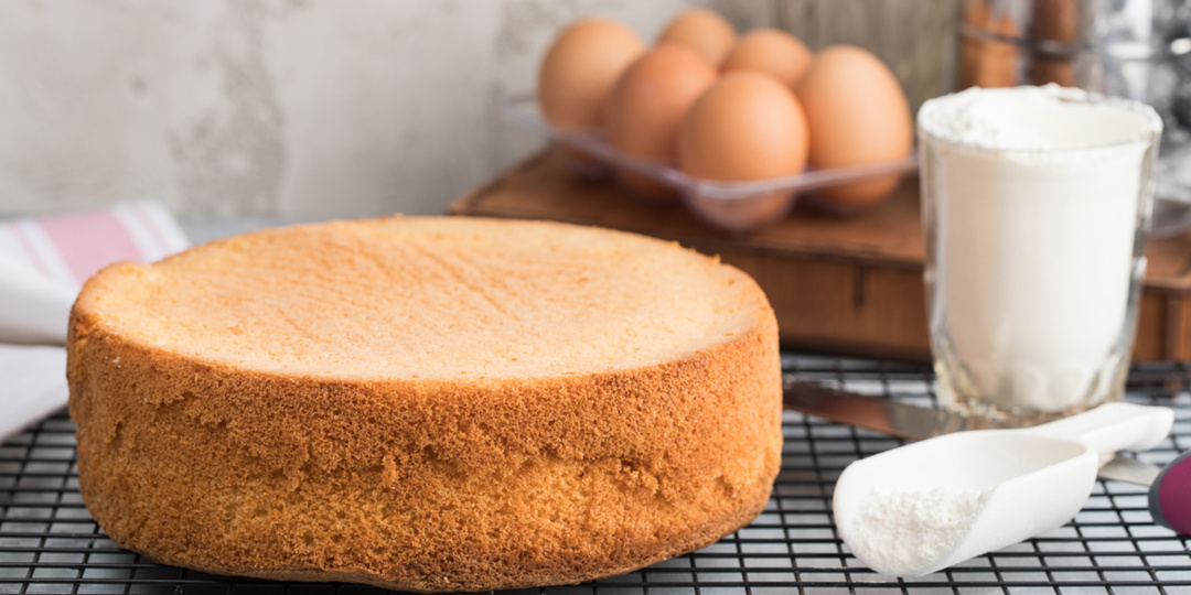 Бисквит получится пышным и не осядет. Просто добавьте в тесто 1 чайную ложку популярного ингредиента