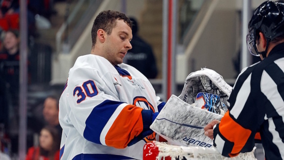    Российский вратарь "Нью-Йорк Айлендерс" признан лучшим игроком недели в НХЛ Роман Захаров