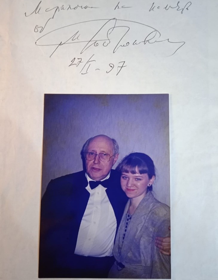 
Мариночке на память от М. Ростроповича 27/I-97
