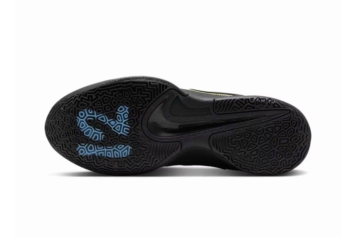 Nike и Swarovski представят эксклюзивные кроссовки Ja 2 Black Label