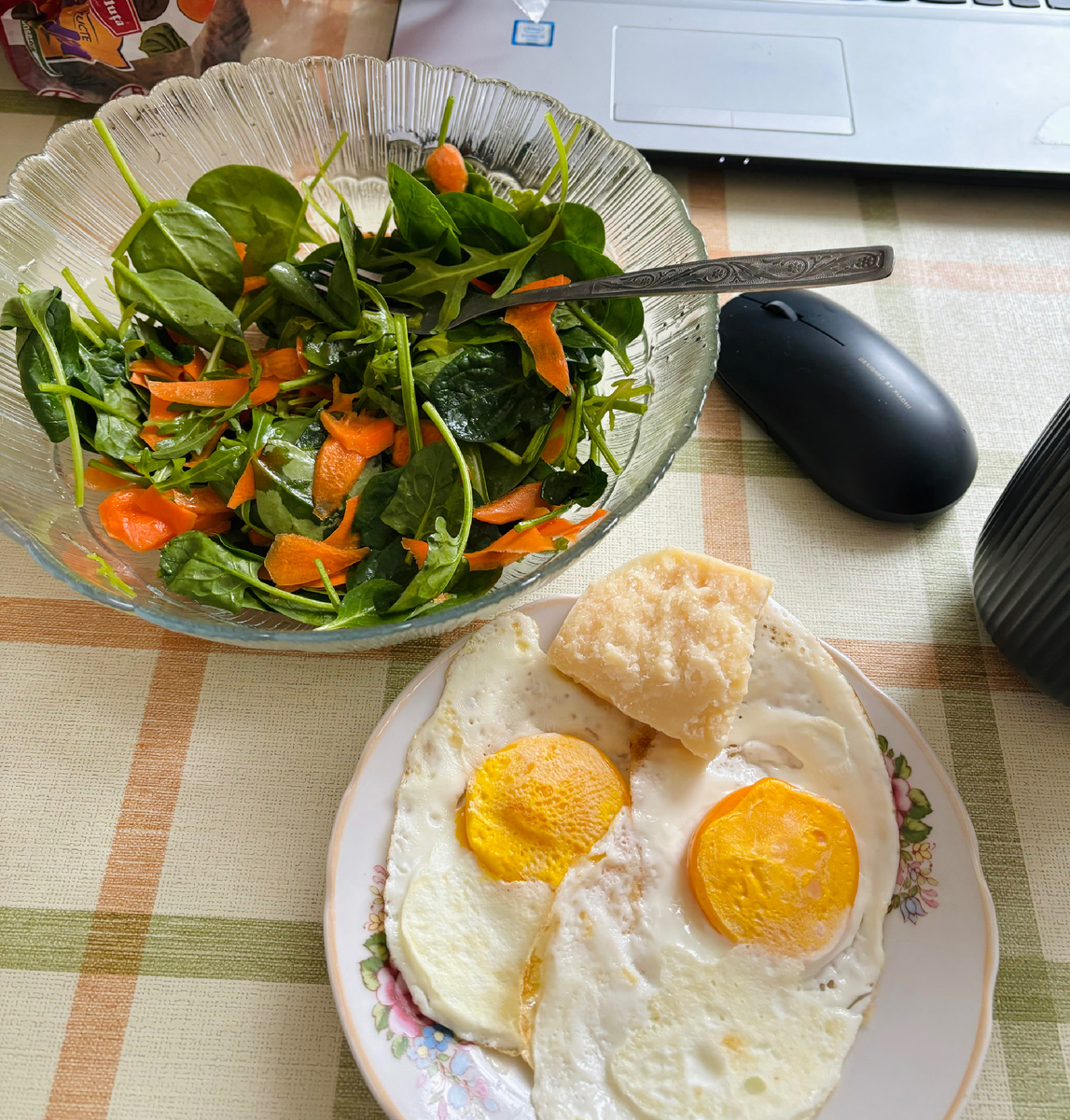 Зацепили огромный кусок пармезана? 😂 я не эстет в еде, мне было лень порезать на кусочки красиво