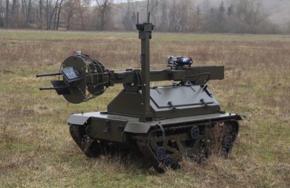 НРК «Плющ» в походном положении, февраль 2025 года. гусеничная платформа та же, что и у логистического комплекса «Мураха». Фото: «Роботизированные Комплексы»