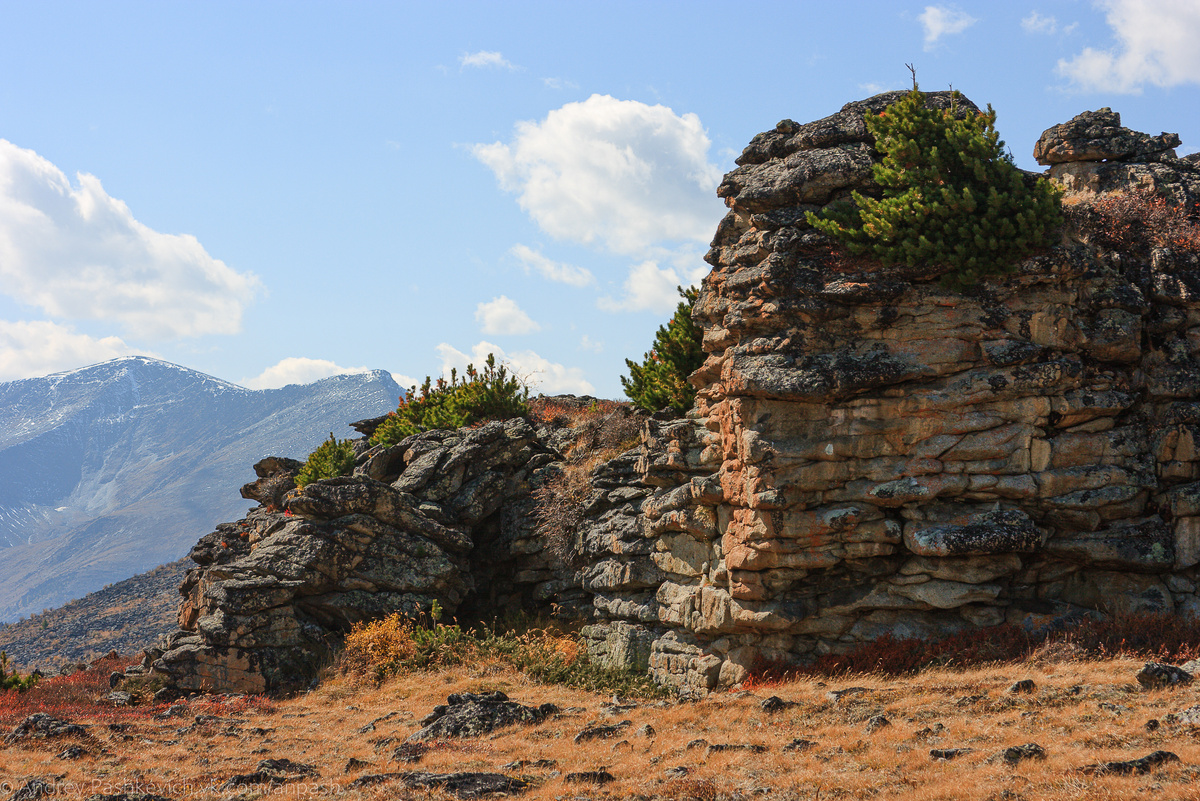 Скальные останцы на краю Аккемской долины