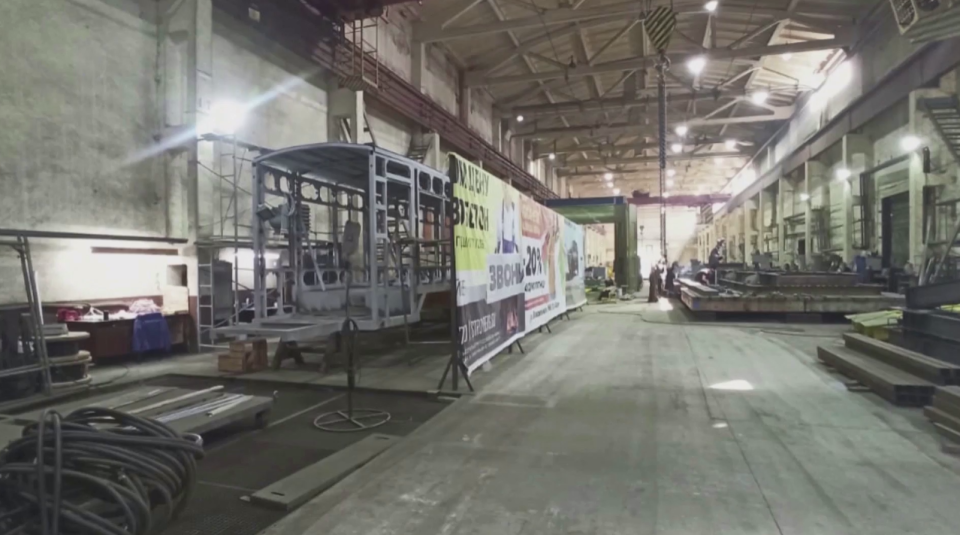    Сборка прототипа трамвая (скриншот видео). Источник: Максим Раевский/vk.com/id196214147