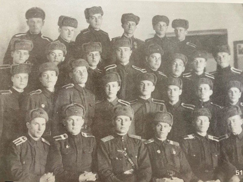 В Омском военном училище, 1944 г. После первого ранения. Иван Гудилин (1 ряд, второй слева)