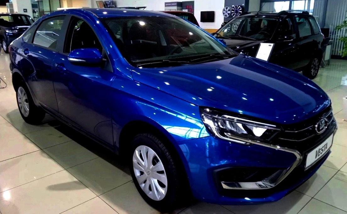 Lada Vesta в цвете «Капитан»