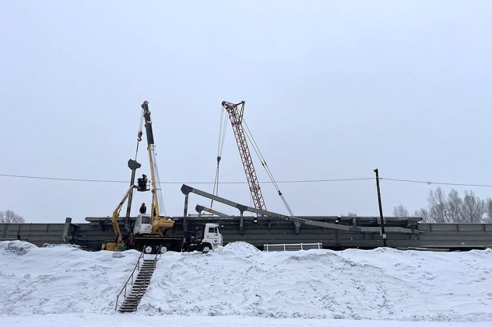    Строительство моста между селом Подгорное и Республикой Алтай. Источник: altai-republic.ru