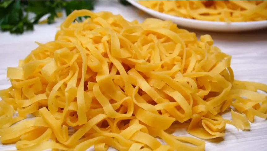 Как приготовить домашнюю лапшу✍ Готовится не сложно, не разбухает при варке. Быстро и недорого.