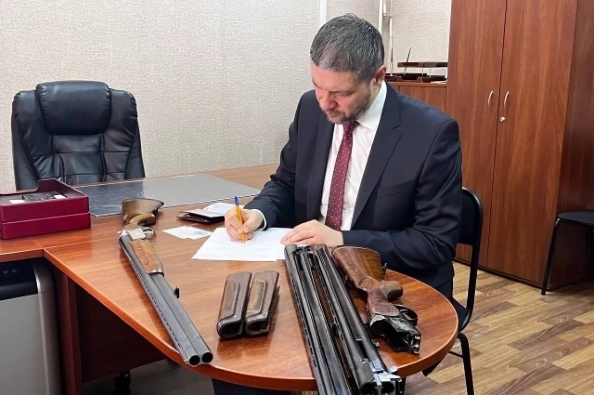    Осипов передал два гладкоствольных ружья на нужды СВО