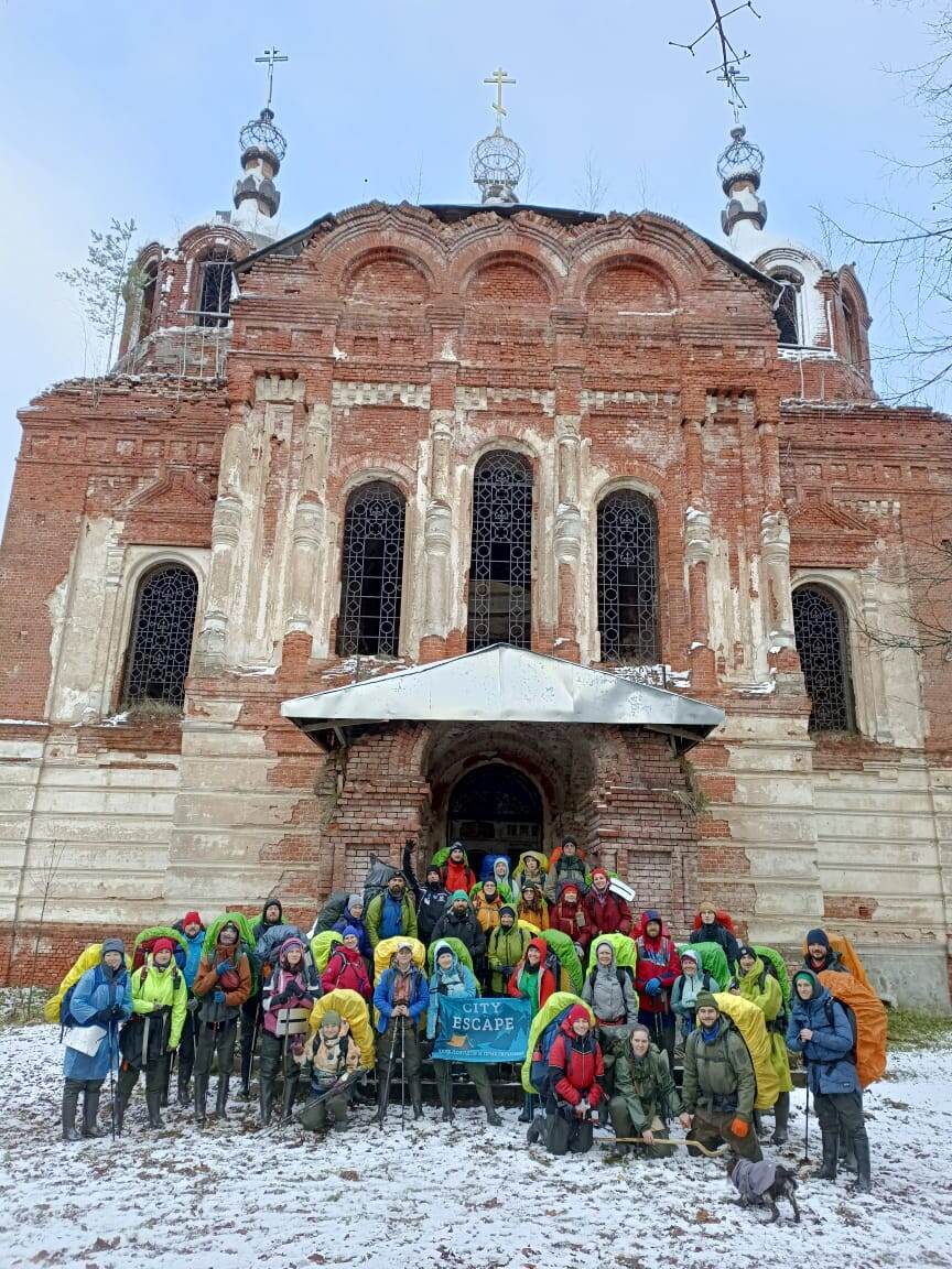 Групповое фото у монастыря Рдейского