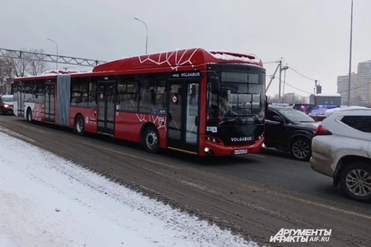    Два пассажирских автобуса и такси столкнулись в ДТП на Компросе в Перми