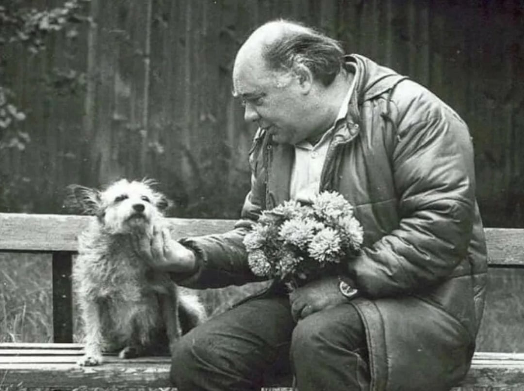 Актер с домашним питомцем