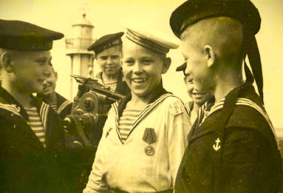 Юнги Северного флота на корабле (снимок не мой)