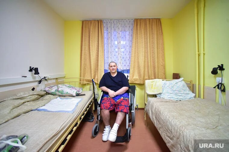 Изначально Александру предрекали полную инвалидность из-за тяжелых повреждений мозга. Фото: Размик Закарян © URA.RU