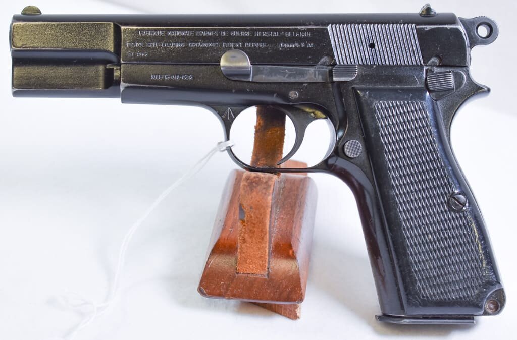 Пистолет L9A1 (1963). Вид слева.