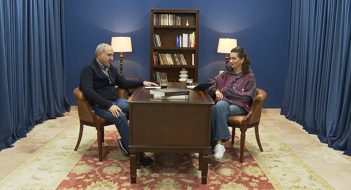 Кадр с семейного подкаста Никола Пашиняна