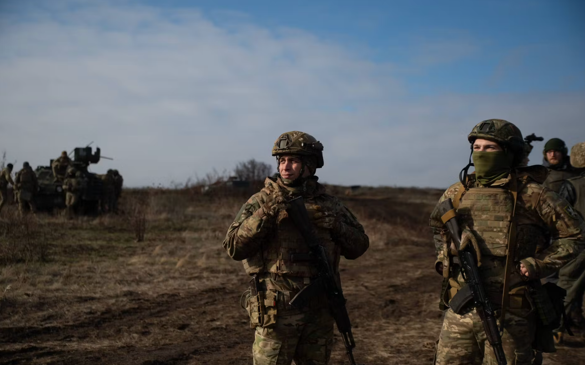 Украинский солдат, расквартированный в Донецкой области. Военная ситуация выглядит не лучшим образом для Украины, считает военный эксперт Маркус Райснер © ZUMA Press Wire/imago