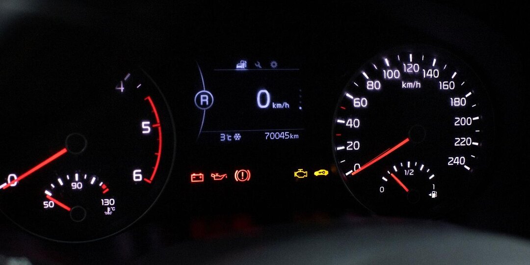 Почему горит «чек» на приборной панели?