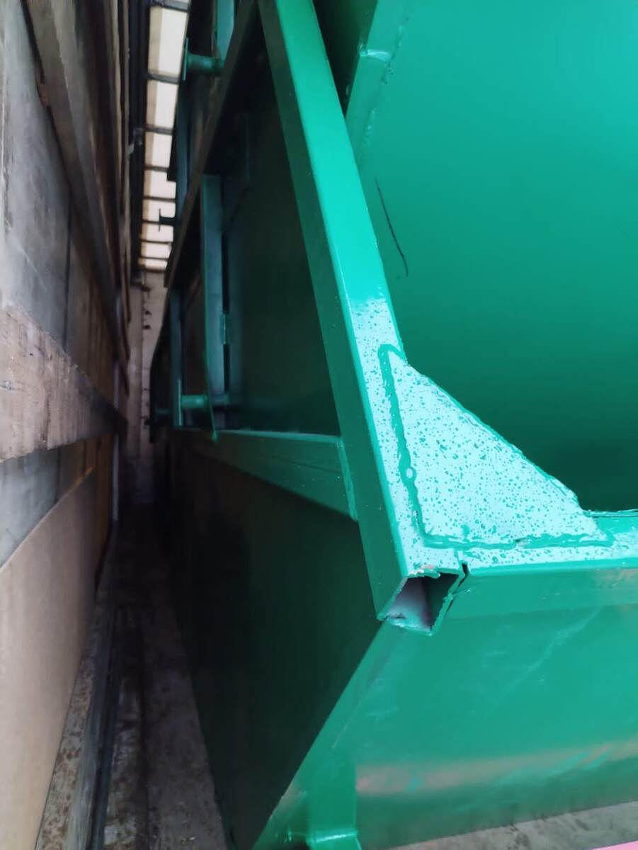 Бункер для мусора объёмом 8 м3 зелёный, транспортировка заказчику