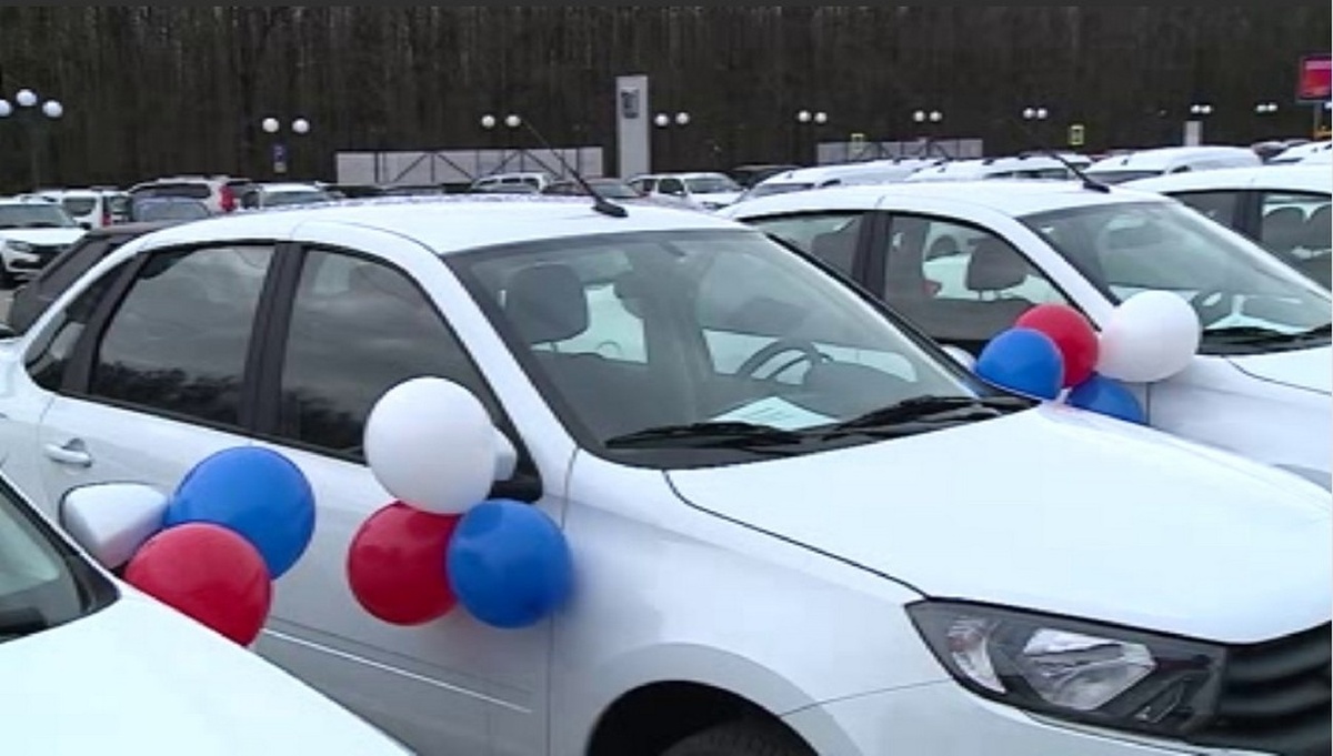   Четверо курян получили новые автомобили от Отделения социального фонда России по Курской области
