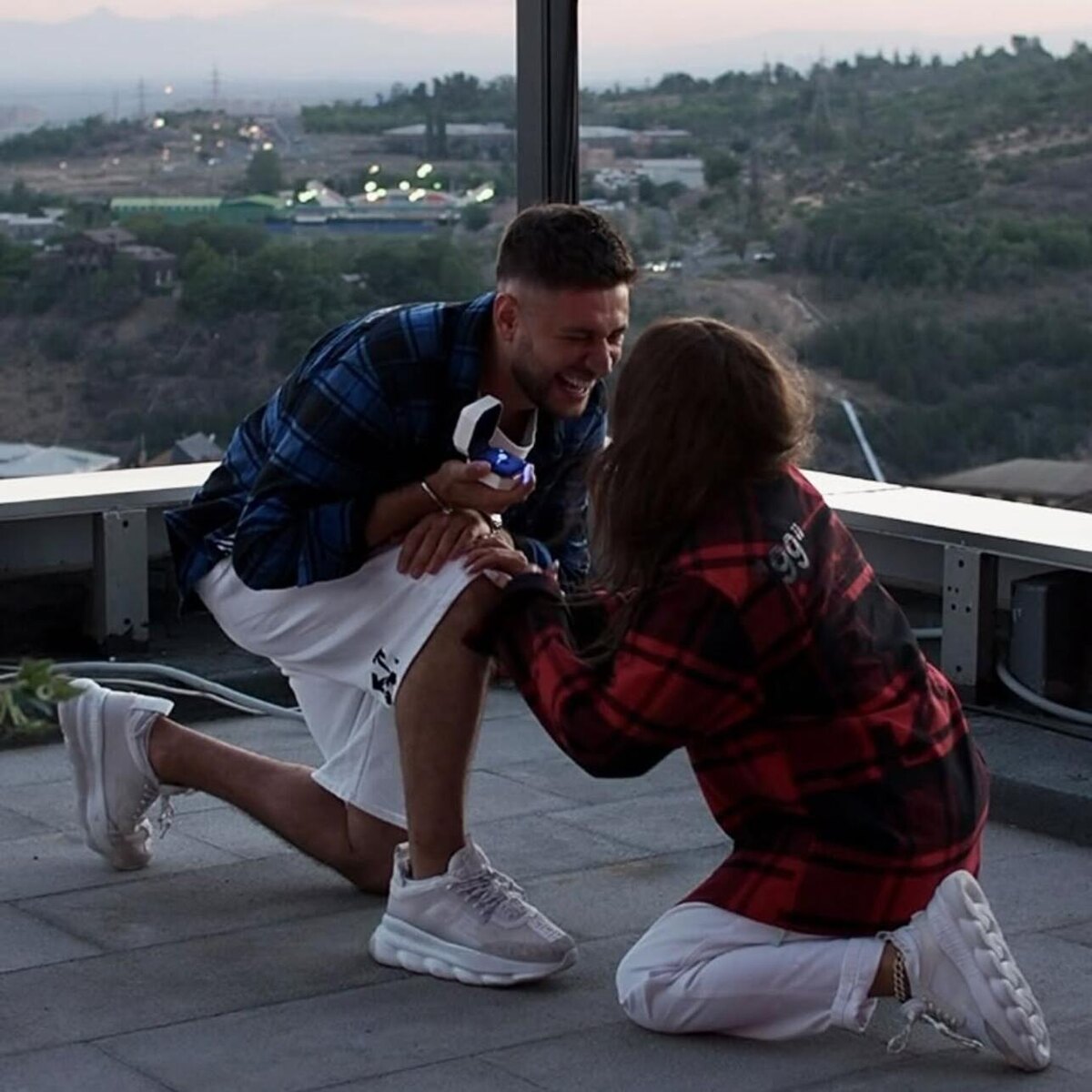    Давид Манукян еще летом сделал предложение Мари Краймбрери Социальные сети